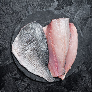Frisches Doradenfilet mit Haut