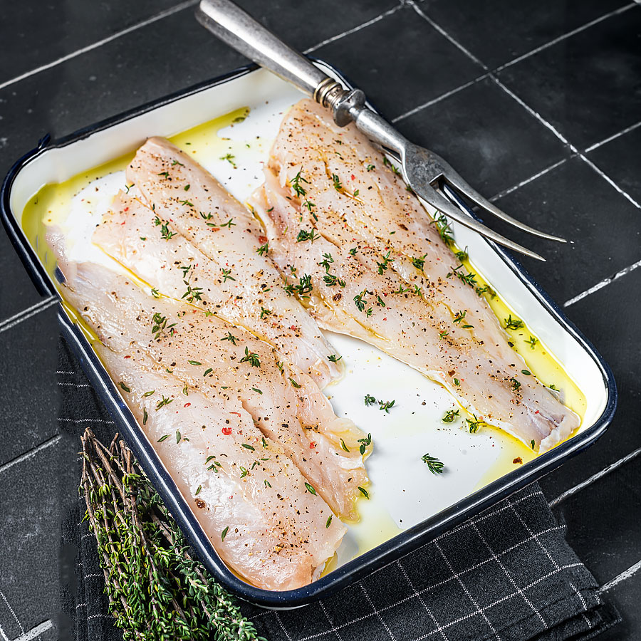 Frisches Wolfsbarschfilet mit Haut – Bild 2