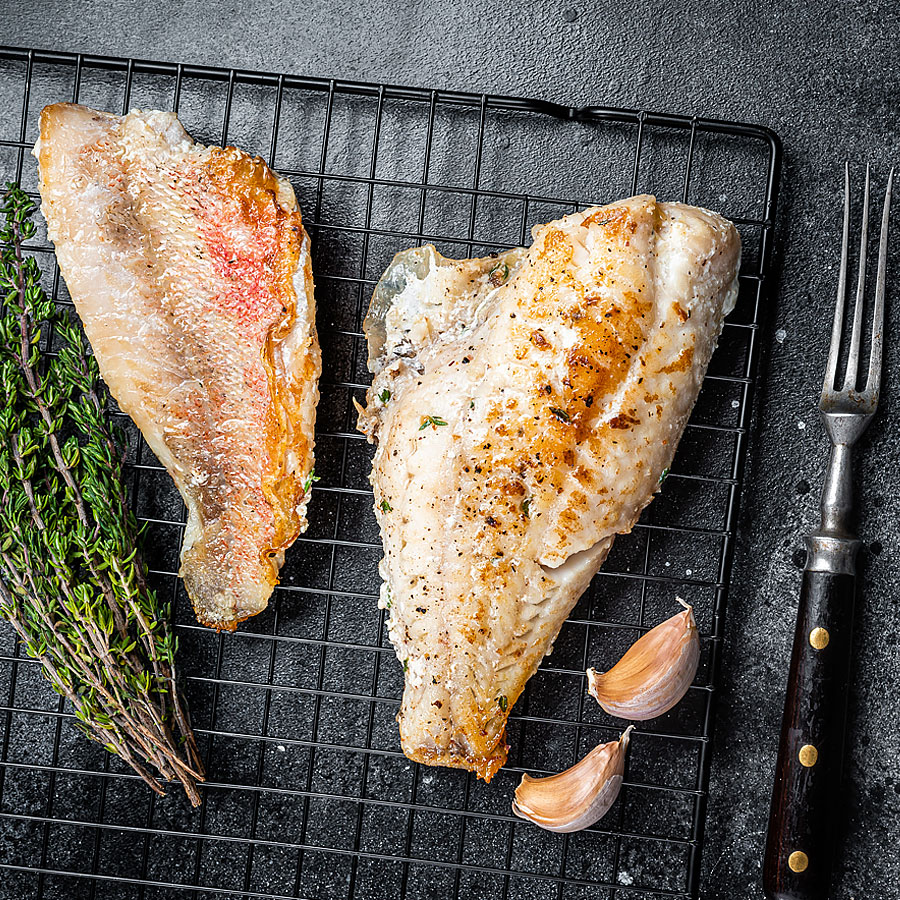 Frisches Wolfsbarschfilet mit Haut – Bild 3