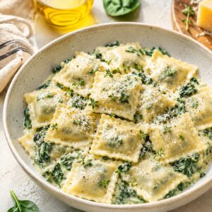 Ravioloni mit Käse & Walnüssen.